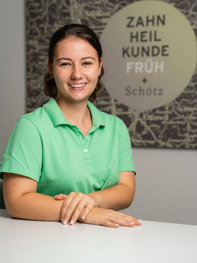 Anja Lustenberger — Dentalassistentin